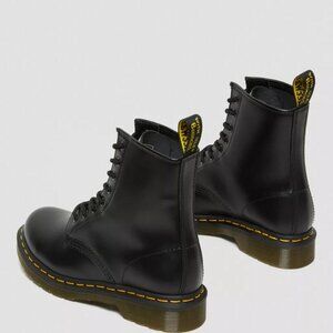 *AMAZING DEAL* NEW Dr. Martens - Women's 1460 Smooth Leather 8 Eye Boot